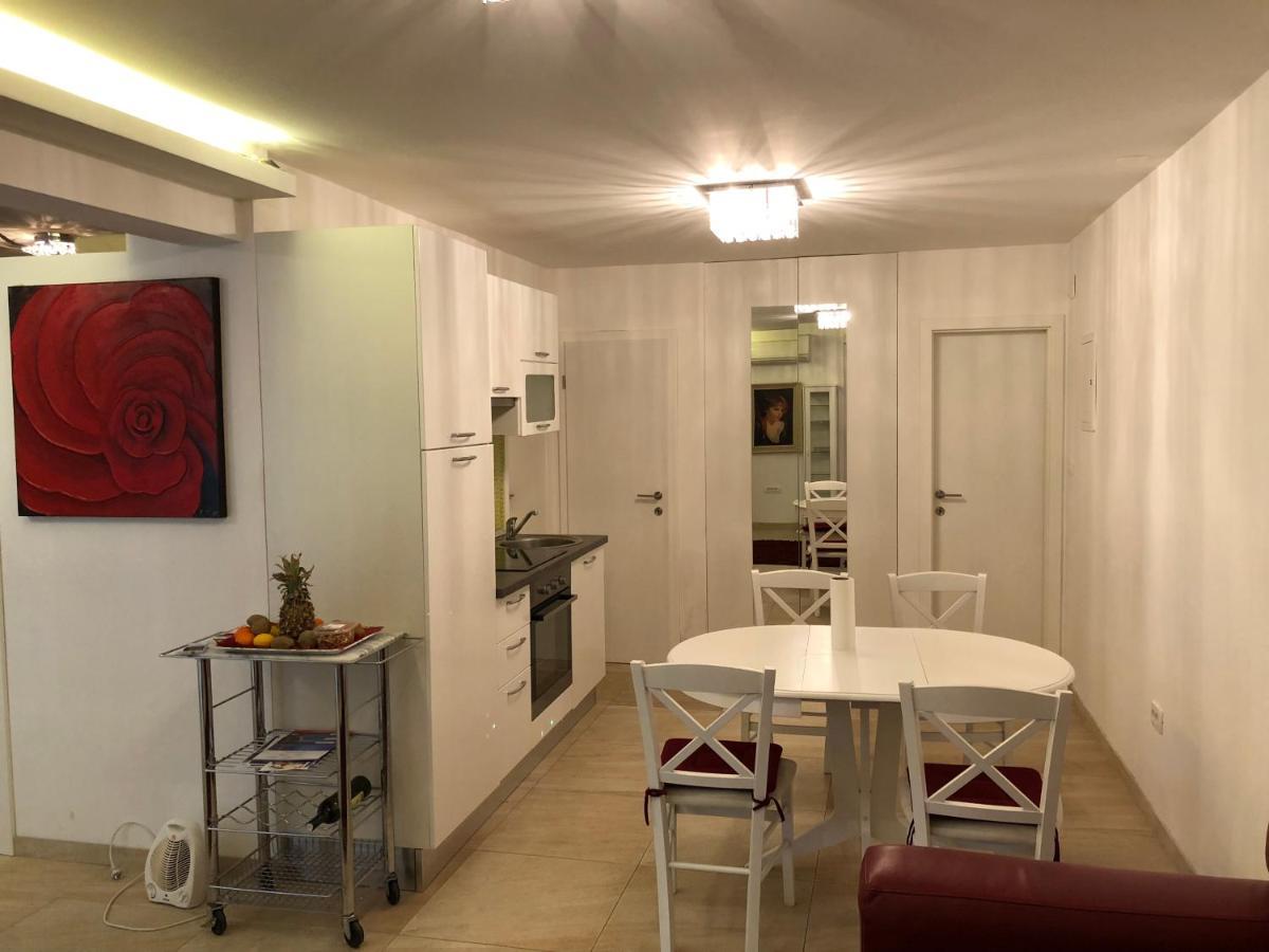 Guest House Valerija Ičići Esterno foto